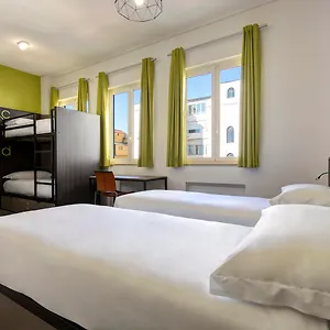 بيت شباب شباب روم هالو, روما